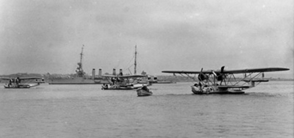 VP-10 and Omaha class cruiser at San_Diego